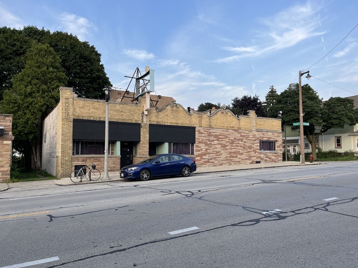 Former site of Lee's Luxury Lounge, 2988 S. Kinnickinnic Ave. Photo taken Aug. 21, 2023 by Sophie Bolich.
