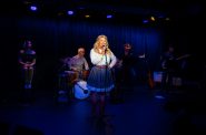Milwaukee Repertory Theater presents Country Sunshine: The Legendary Ladies of Nashville With Katie Deal in the Stackner Cabaret September 8 – October 29, 2023. Pictured: Katie Deal with band (L-R) Kristin Doty, Terry Smirl, Jeff Hamann, Bob Monagle. Photo by Michael Brosilow.