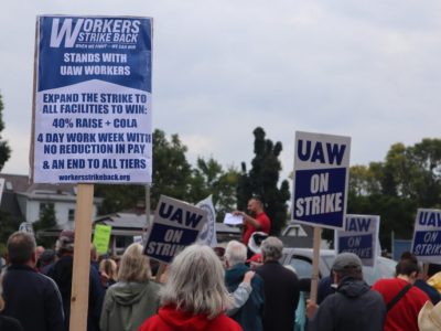 Mayor, County Exec Join Strikers Outside Bay View Auto Plant