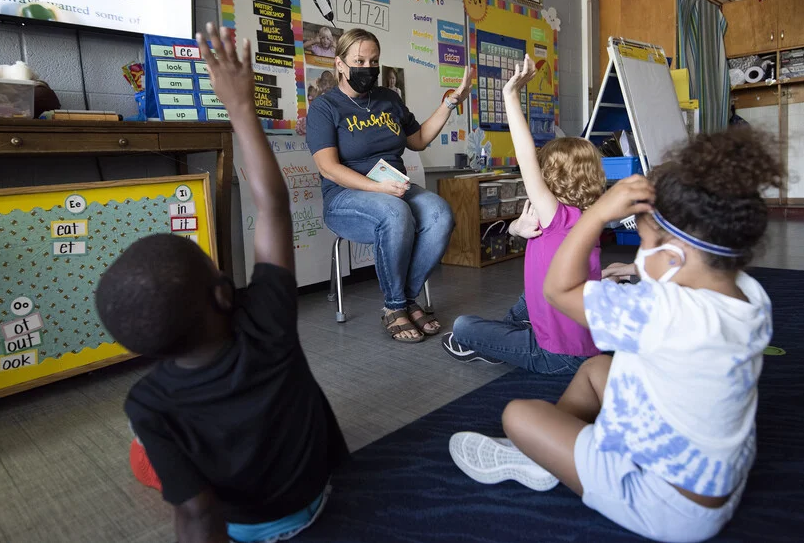 Teacher Sarah Hoenig asks her first-grade students questions after reading from a book Friday, Sept. 17, 2021, at Hackett Elementary School in Beloit, Wis. Angela Major/WPR