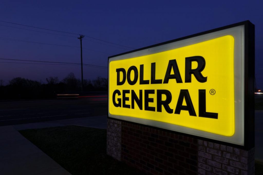 Dollar General store sign. Image from Dollar General.