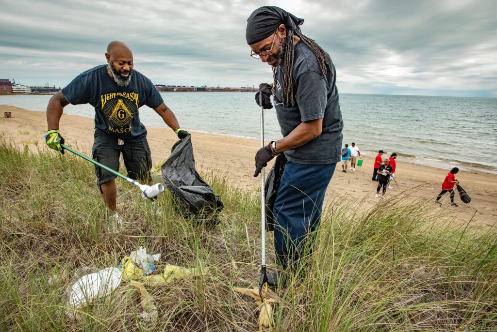 Volunteers for Alliance for the Great Lakes collect trash along a Great Lakes shoreline. (Lloyd DeGrane/Courtesy of Alliance for the Great Lakes)