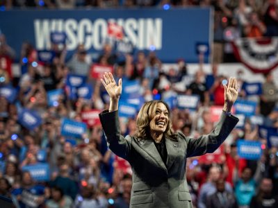 10,500 Attend Harris Rally In Madison