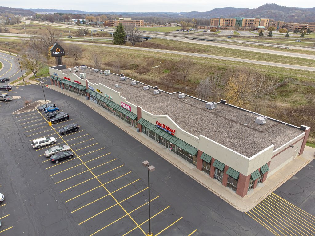 Strip mall in Onalaska, Wisconsin. (CC0 1.0 Universal) https://creativecommons.org/publicdomain/zero/1.0/deed.en