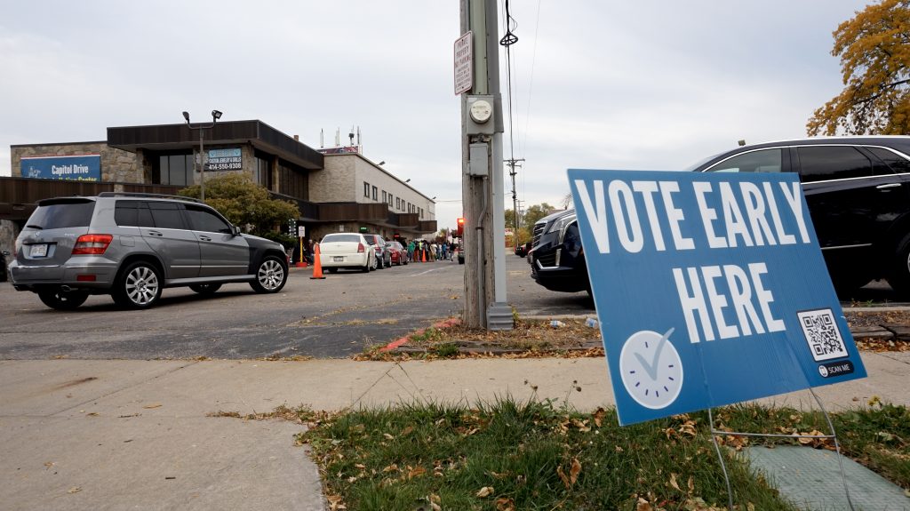 An early voting site on Milwaukee’s North Side will not serve as a polling place on Election Day. Yet hundreds of voters have turned up in past elections at such sites, where they are redirected to their polling place by a volunteer “voter rescue” effort. (Trisha Young / Wisconsin Watch)