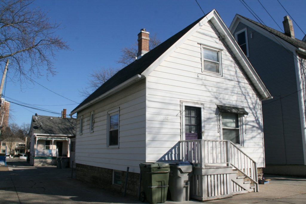 Carriage house (accessory dwelling unit) at 2912 N. Bremen St. Photo by Jeramey Jannene.