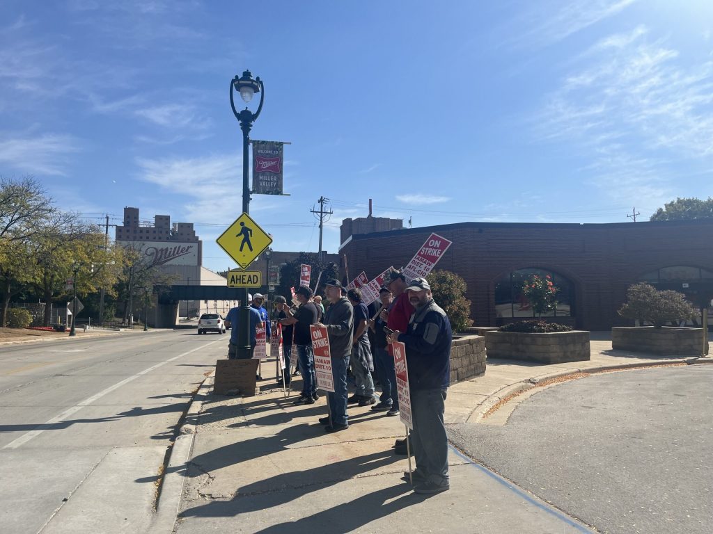 Picketers said other unions, like the Teamsters, have been supportive, and brought them sandwiches and water. Photo from WPR.