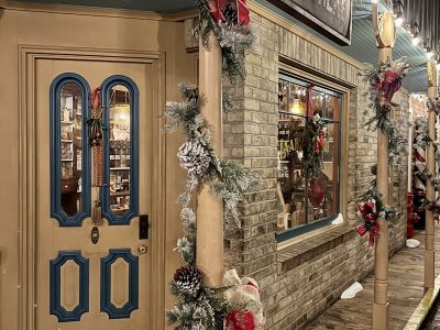 Entertainment: Museum Decking The Halls of the Streets of Old Milwaukee