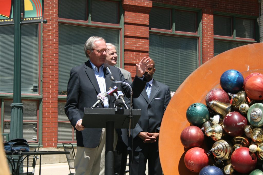 Gary Grunau speaks at a 2009 Milwaukee RiverWalk art unveiling. Photo by Jeramey Jannene.