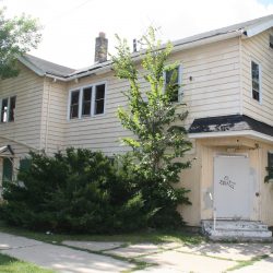 1501 W. Scott St.. Photo taken September 15, 2021 by Jeramey Jannene. All Rights Reserved.