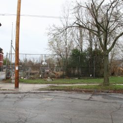 Where McKinley Avenue should run through.

Photo taken April 9th, 2021 by Jeramey Jannene. All Rights Reserved.