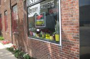 What a lovely little garden stretch! Notice the "restaurant" sign. [Photo by Michael Horne All rights reserved.]