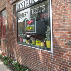 What a lovely little garden stretch! Notice the "restaurant" sign. [Photo by Michael Horne All rights reserved.]