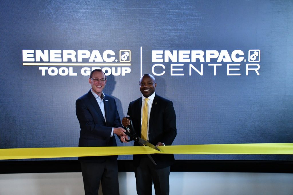Enerpac CEO Paul Sternlieb and Mayor Cavalier Johnson cut the ribbon on Enerpac's new headquarters. Photo by Jeramey Jannene.