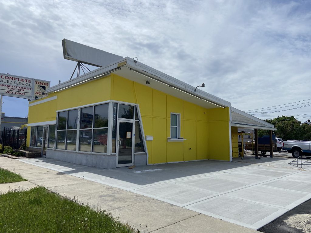 Site of future Flor de Pina, 4125 S. Howell Ave. Photo taken May 27, 2025 by Graham Kilmer.