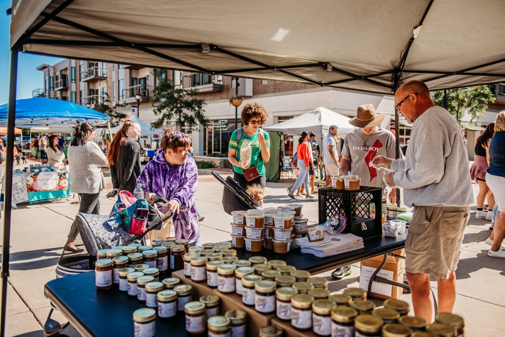 Oak Creek Farmers Market. Photo credit: Dee Von Drasek.