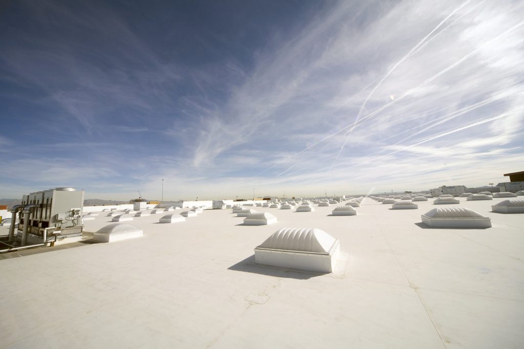 A white (cool) roof on a Walmart in Las Vegas. Photo by Walmart Corp. ( CC BY 2.0) https://creativecommons.org/licenses/by/2.0/deed.en