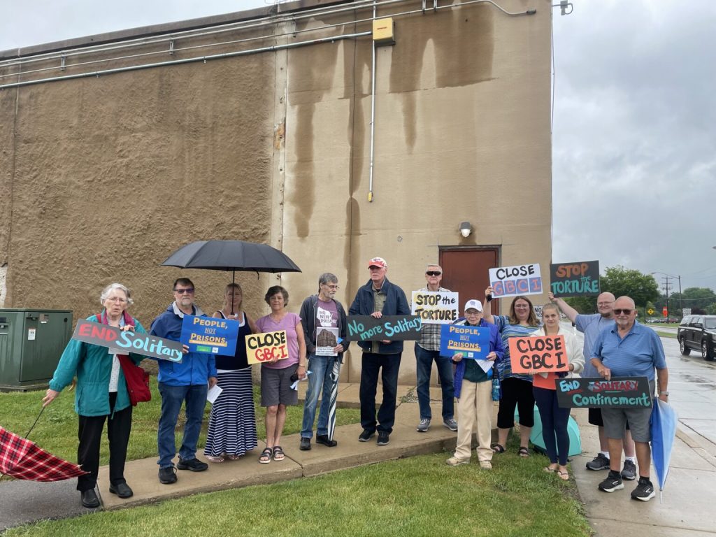 Local advocacy organization JOSHUA held a prayer vigil outside Green Bay Correctional Institution. | Photo by Andrew Kennard for Wisconsin Examiner