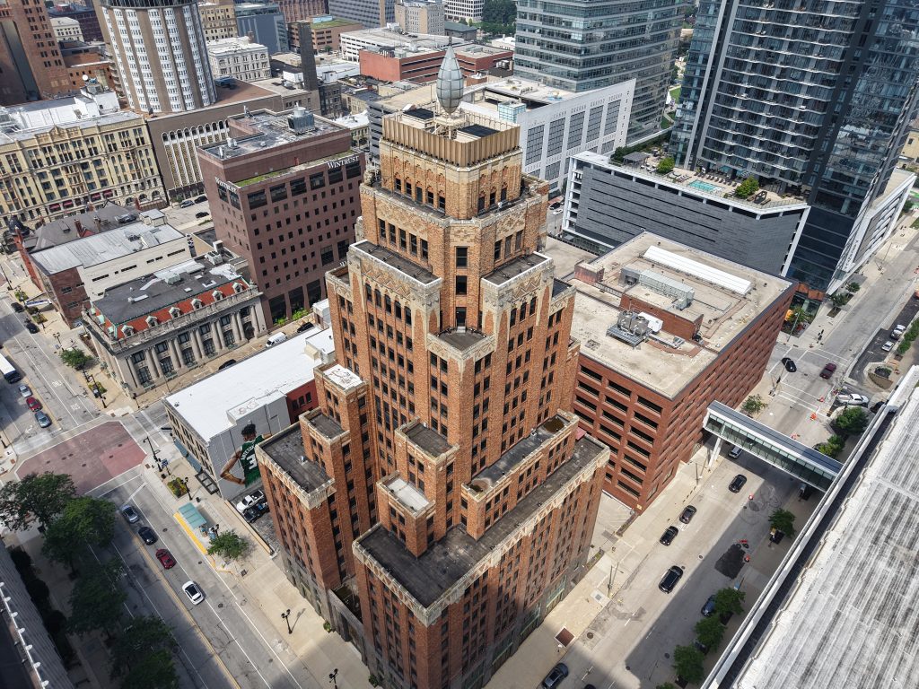 Wisconsin Gas Building. Photo by Jeramey Jannene.