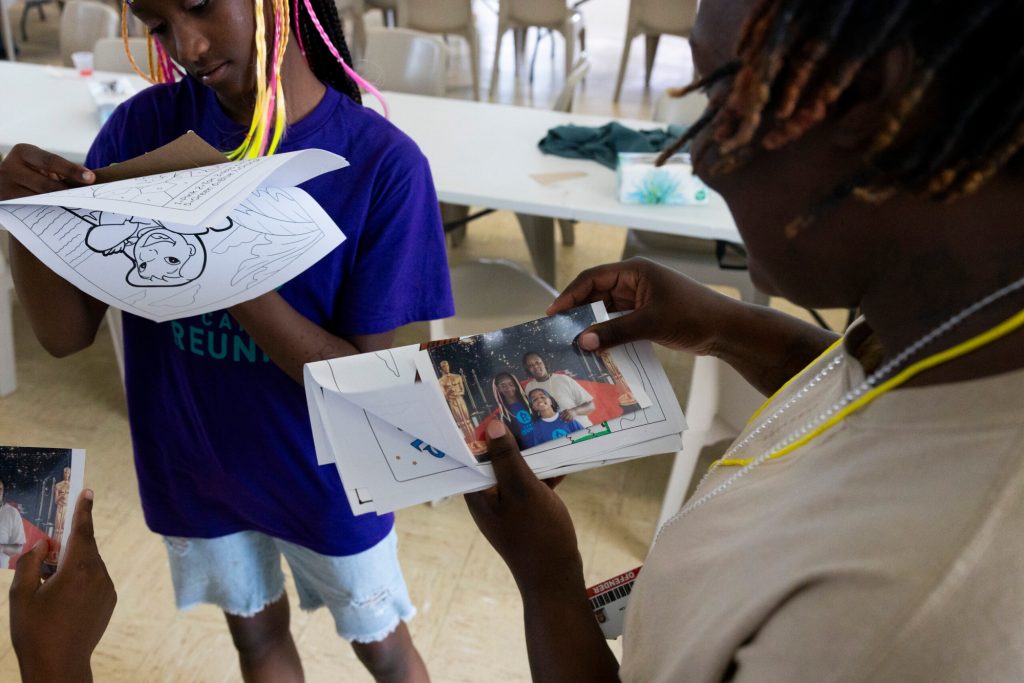 Deloise L. and her daughter Da’Netta look at their printed family photo during Camp Reunite. (Joe Timmerman / Wisconsin Watch)