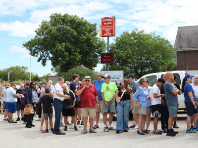 Photo Gallery: Thousands Line Up For Free Burgers at George Webb Diners
