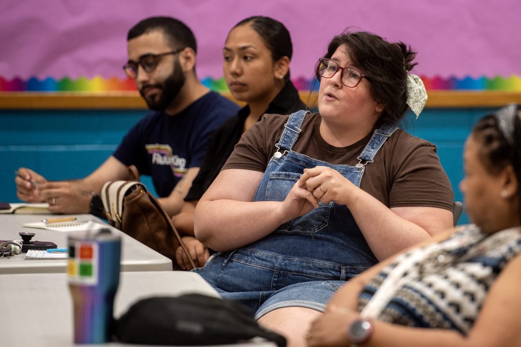 Kate Spevak asks Milwaukee Public Schools Superintendent Brenda Cassellius questions during a listening session Monday, July 28, 2025, at Congress School in Milwaukee, Wis. Angela Major/WPR