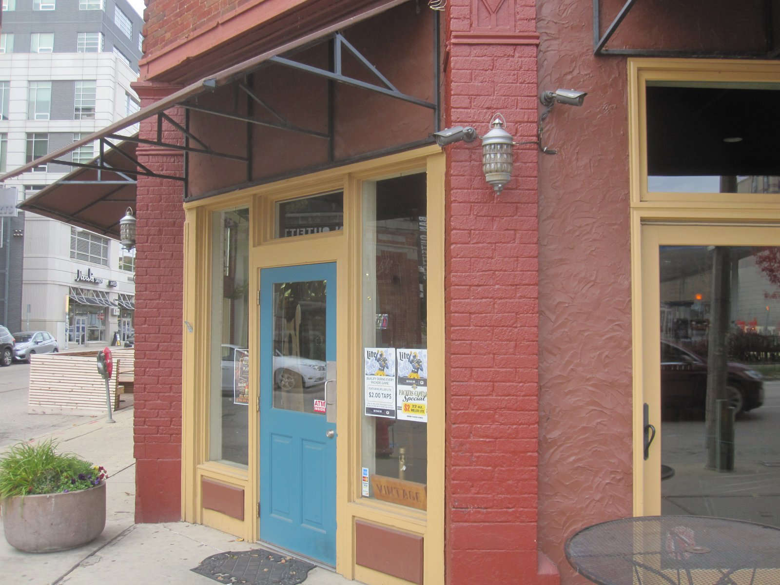 Vintage Marks 15 Years on Prospect Avenue