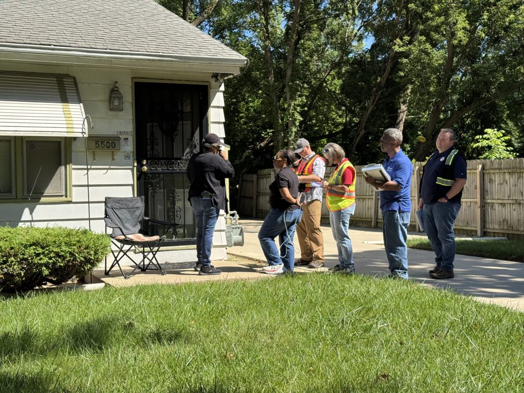 Staff with FEMA speak with Milwaukee resident Colette McDougal (left) on Thursday, Aug. 21, 2025. Evan Casey/WPR