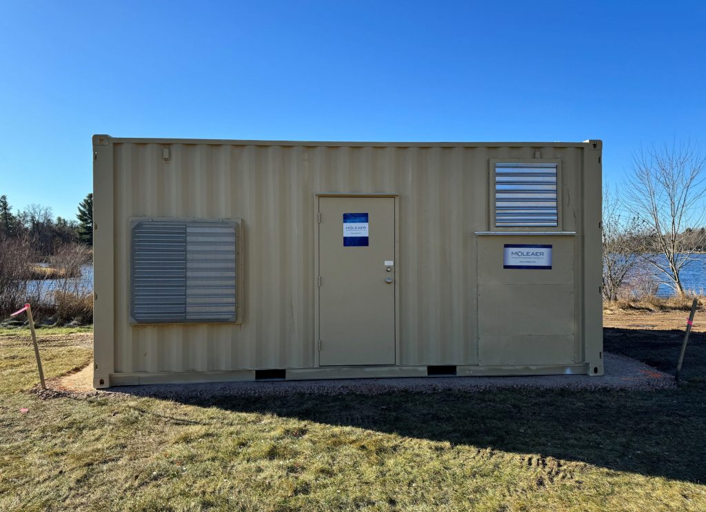 A large Moleaer container unit on Lake Camelot. The unit pumps more than 2,400 gallons of water per minute. Photo courtesy of Moleaer