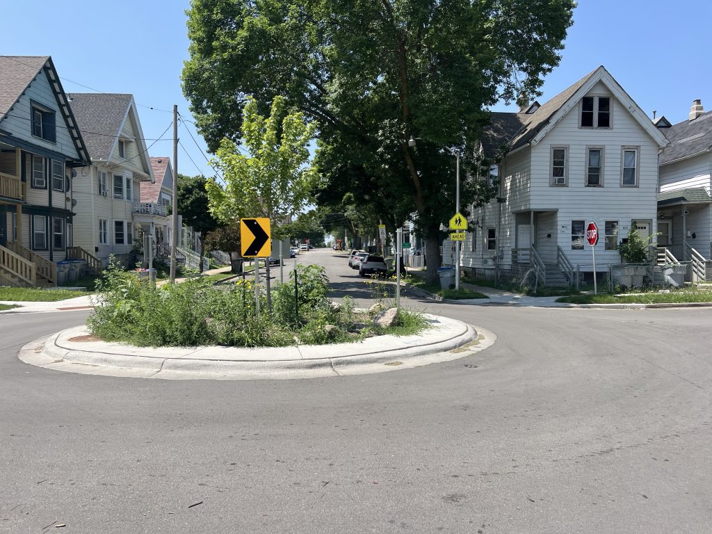 Traffic circle at W. Scott Street and S. 20th Street. Photo by Jeramey Jannene.