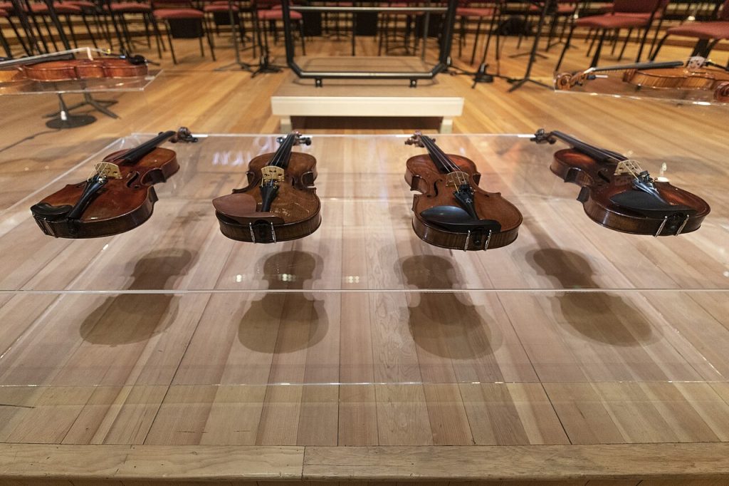 Violins of Hope. Photo by Ministerio de Cultura de la Nación, CC BY-SA 2.0 <https://creativecommons.org/licenses/by-sa/2.0>, via Wikimedia Commons