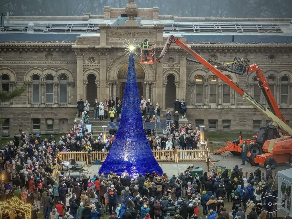 Photo Credit: Carrie Koster, 2024 World’s Tallest Glass Tree Star Topping
