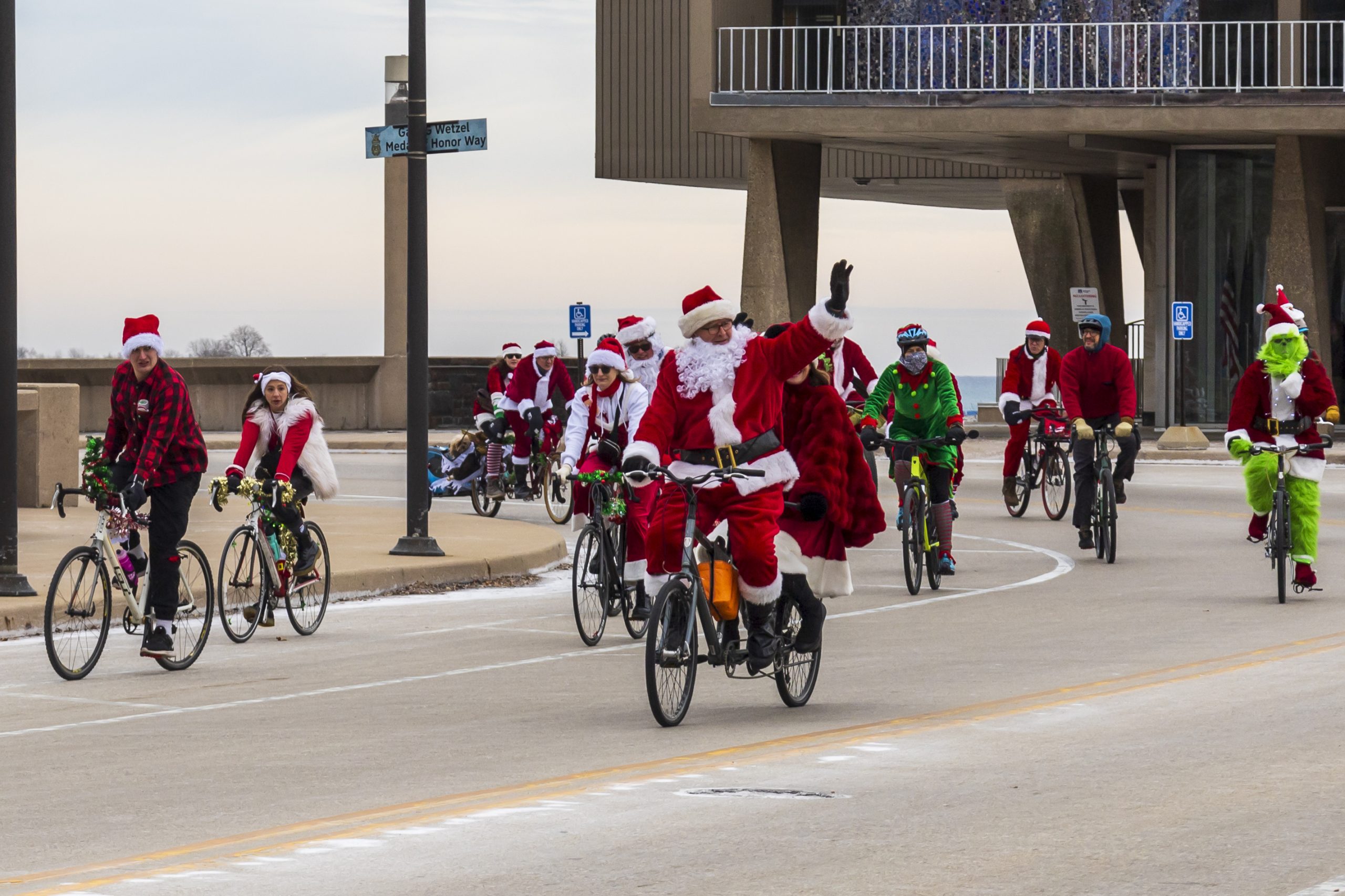 Wisconsin Bike Fed Hosts Annual Milwaukee Santa Cycle Rampage December 6, 2025