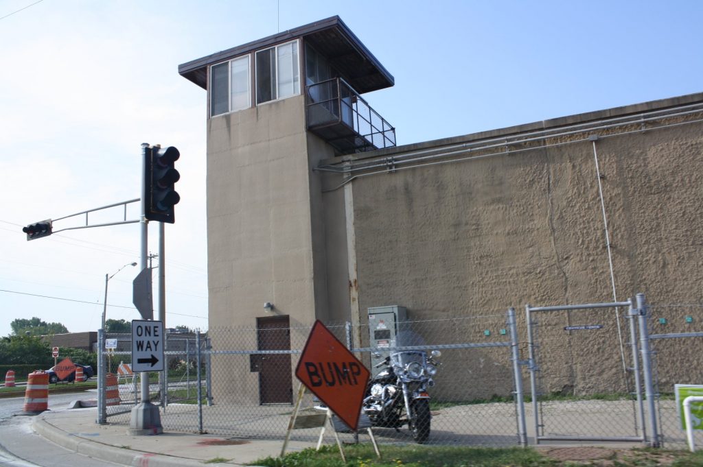 The watchtower for the Green Bay Correctional Institution in Allouez, Wis. Royalbroil (CC BY)