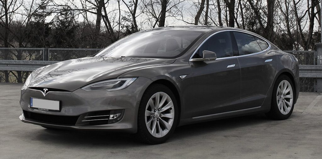 Tesla Model S 90 D. Photo by Peteratkins, CC BY-SA 4.0 , via Wikimedia Commons