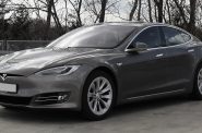 Tesla Model S 90 D. Photo by Peteratkins, CC BY-SA 4.0 , via Wikimedia Commons