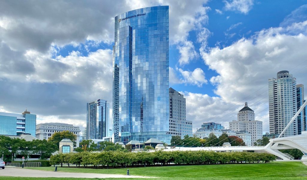 Milwaukee skyline from Cudahy Gardens, Milwaukee, Wis. Warren LeMay (CC BY-SA 2.0)
