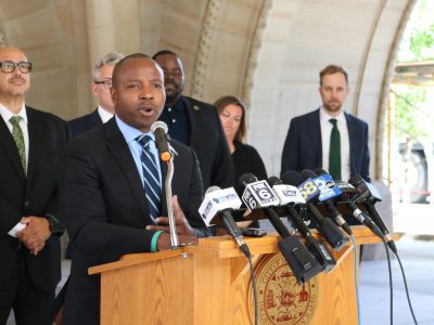 Mayor Offers Olive Branch On Oversight of Cabinet Officials