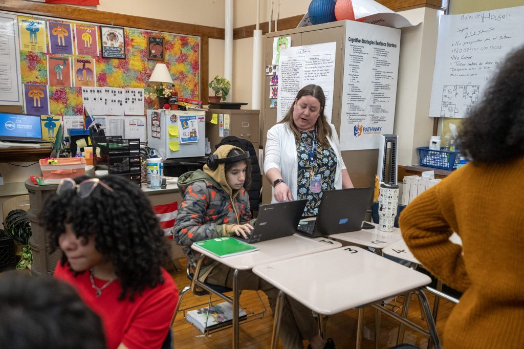Sarah Lind works with a student work on English homework Wednesday, Jan. 14, 2026, at Casimir Pulaski High School in Milwaukee, Wis. Angela Major/WPR