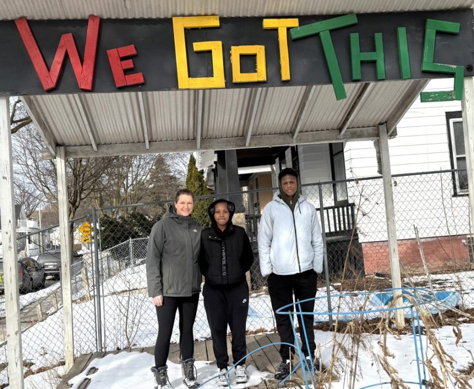 Meg Bruzan (from left), Nariah Eubanks and Denzil Brinson meet at the original We Got This Milwaukee community garden between North 9th and West Ring streets before walking over to the new garden. (Photo by Chesnie Wardell)