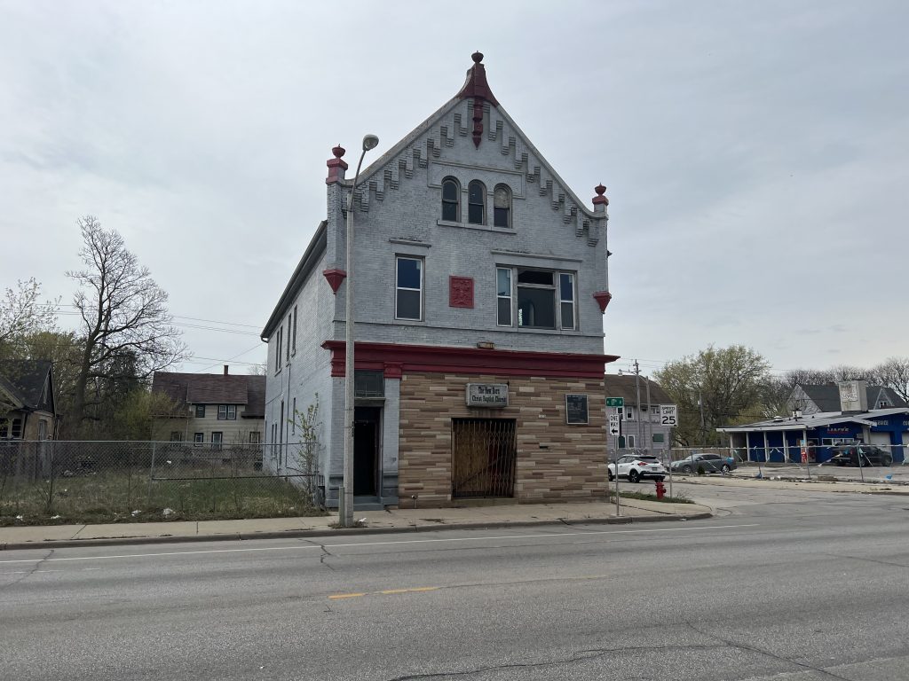 1633-1635 W. Center St.. Photo by Jeramey Jannene.