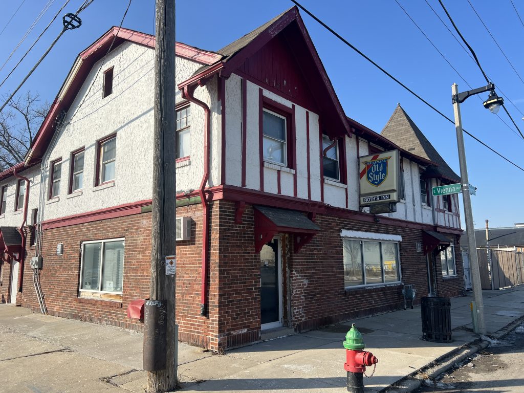 Yacks on Richards. Photo by Jeramey Jannene.