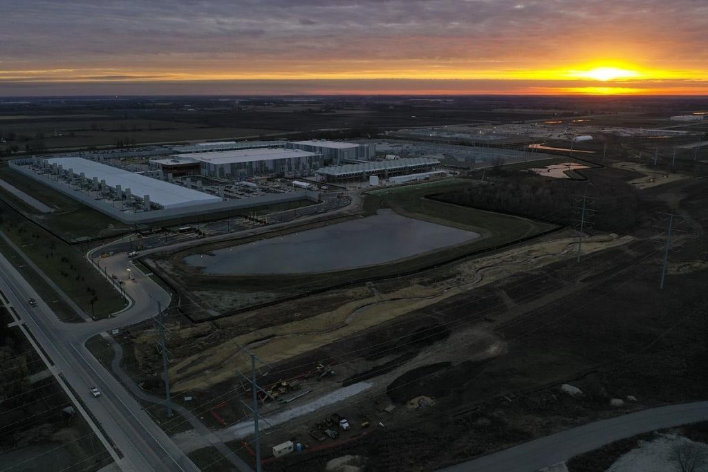 The sun sets as construction continues at Microsoft’s data center project on Nov. 13, 2025, in Mount Pleasant, Wis. Joe Timmerman/Wisconsin Watch
