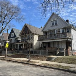 3919-3921 W. Walnut St.. Photo by Jeramey Jannene.