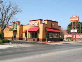 Popeyes at 2399 W. North Ave.. Photo by Jeramey Jannene.