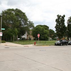 Vacant lot in Walker's Point.Photo taken August 28th, 2020 by Jeramey Jannene. All Rights Reserved.