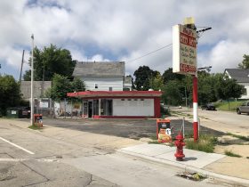 Haji's Red Hot at 2100 W. Hopkins St. Photo by Jeramey Jannene.