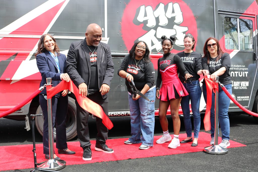 414 ATE ribbon cutting. Photo by Sophie Bolich.