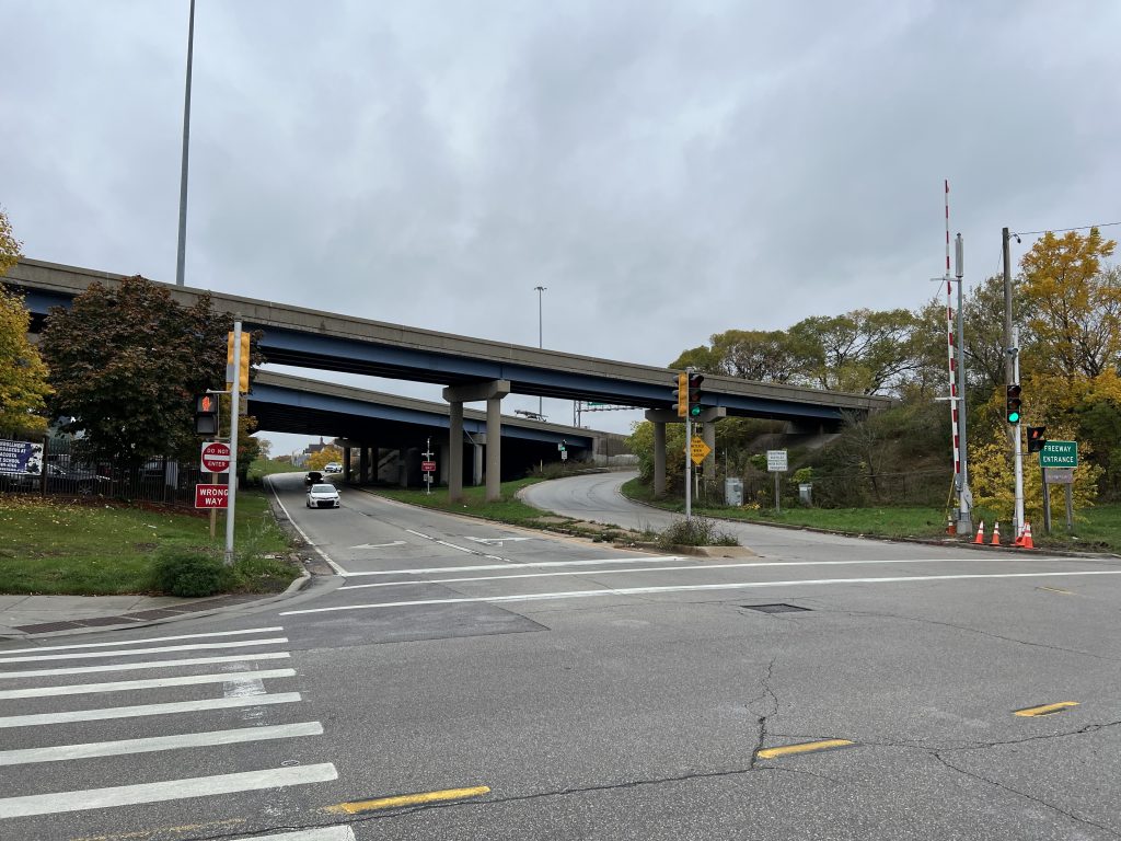 Ramps to I-43/94 at W. Mineral St. Photo by Jeramey Jannene.
