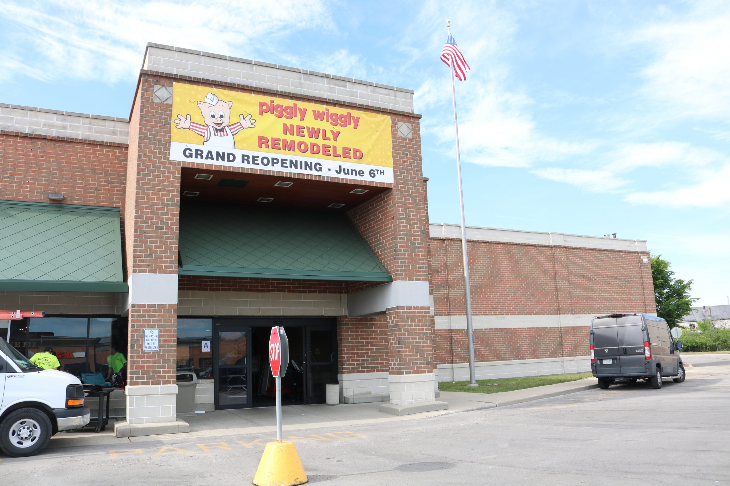 Bay View Piggly Wiggly Unveils Renovation